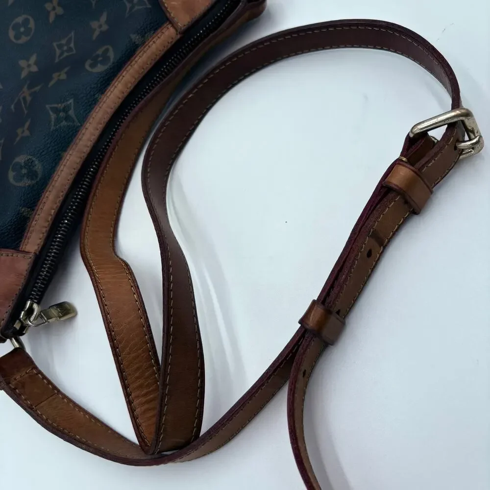 Authenticated Vintage Louis Vuitton Crossbody – Classic Monogram Shoulder Purse - Picture 14 of 15